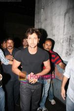 Hrithik Roshan on the sets of ZEE Saregama in Famous on 9th Nov 2010 (28).JPG